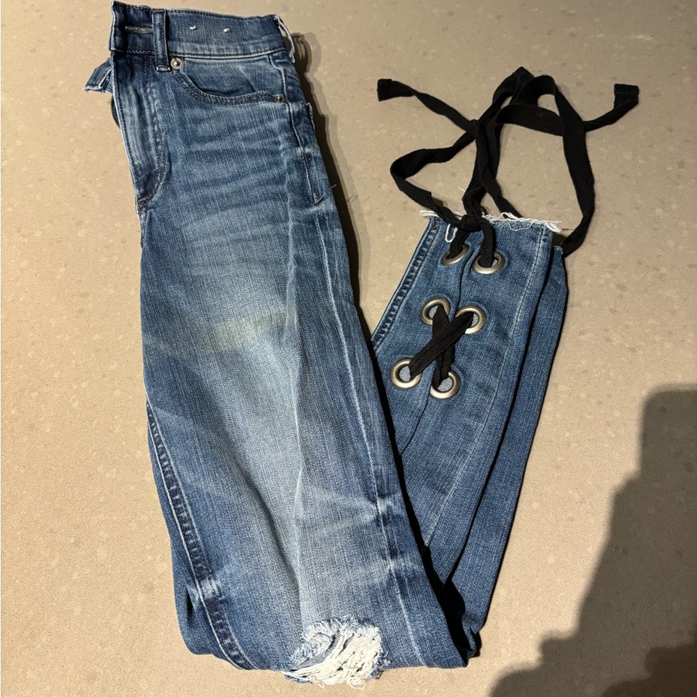NWOT EXPRESS Women's Blue Distressed Jeans with Lace-Up Detail Size 00 Regular - Picture 2 of 6